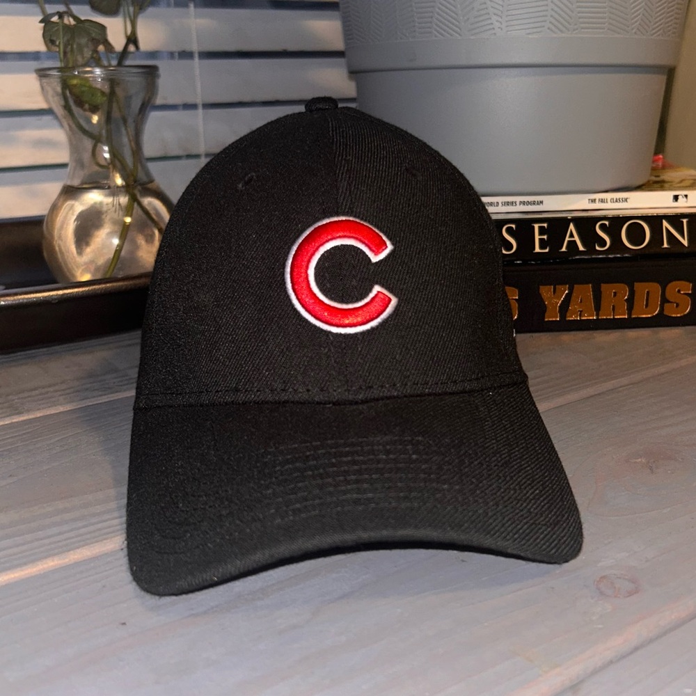 New Era Black Chicago Cubs 39THIRTY Hat